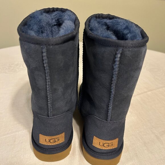 UGG Classic Short II Navy, Size 7 NEW IN BOX - Picture 5 of 6